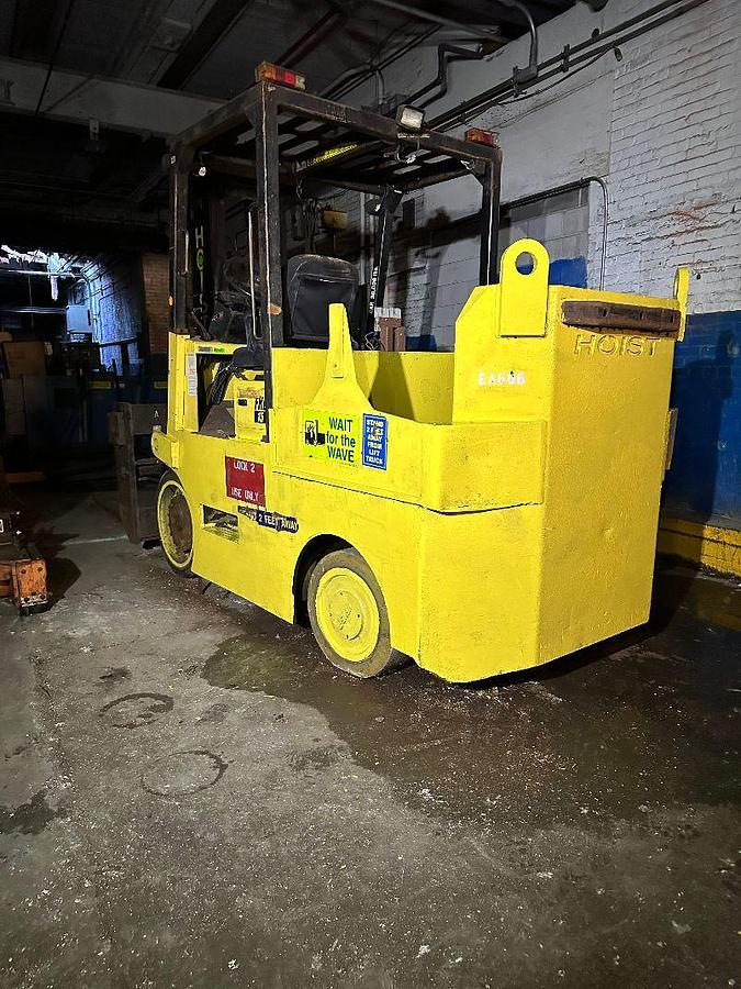 HOIST FKE 15 ELECTRIC CUSHION TIRE FORKLIFT, 30,000 LBS CAPACITY, LAZER SERIES - SIT-DOWN FORKLIFTS