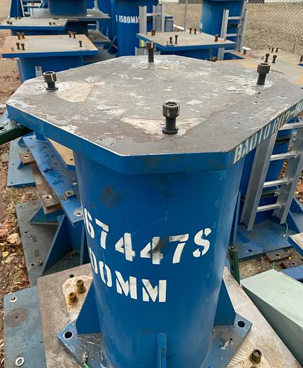 2011 UTICA ARCMATE 120IC RISER, 900MM HEIGHT, HEAVY-DUTY, PASSIVE MECHANICAL STRUCTURE - ROBOT PARTS