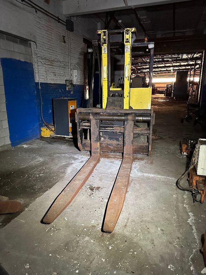 HOIST FKE 15 ELECTRIC CUSHION TIRE FORKLIFT, 30,000 LBS CAPACITY, LAZER SERIES - SIT-DOWN FORKLIFTS